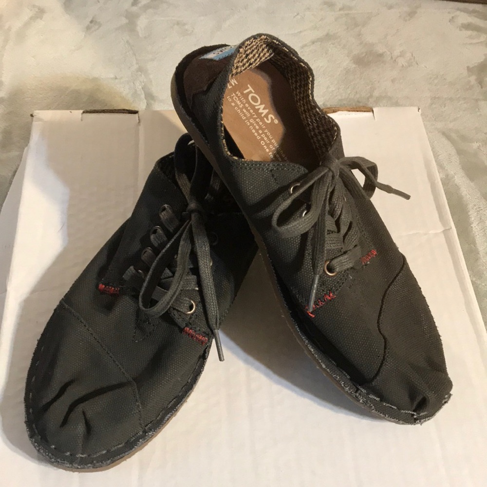 New never worn TOMS size 7 - reposhing were too small for me.